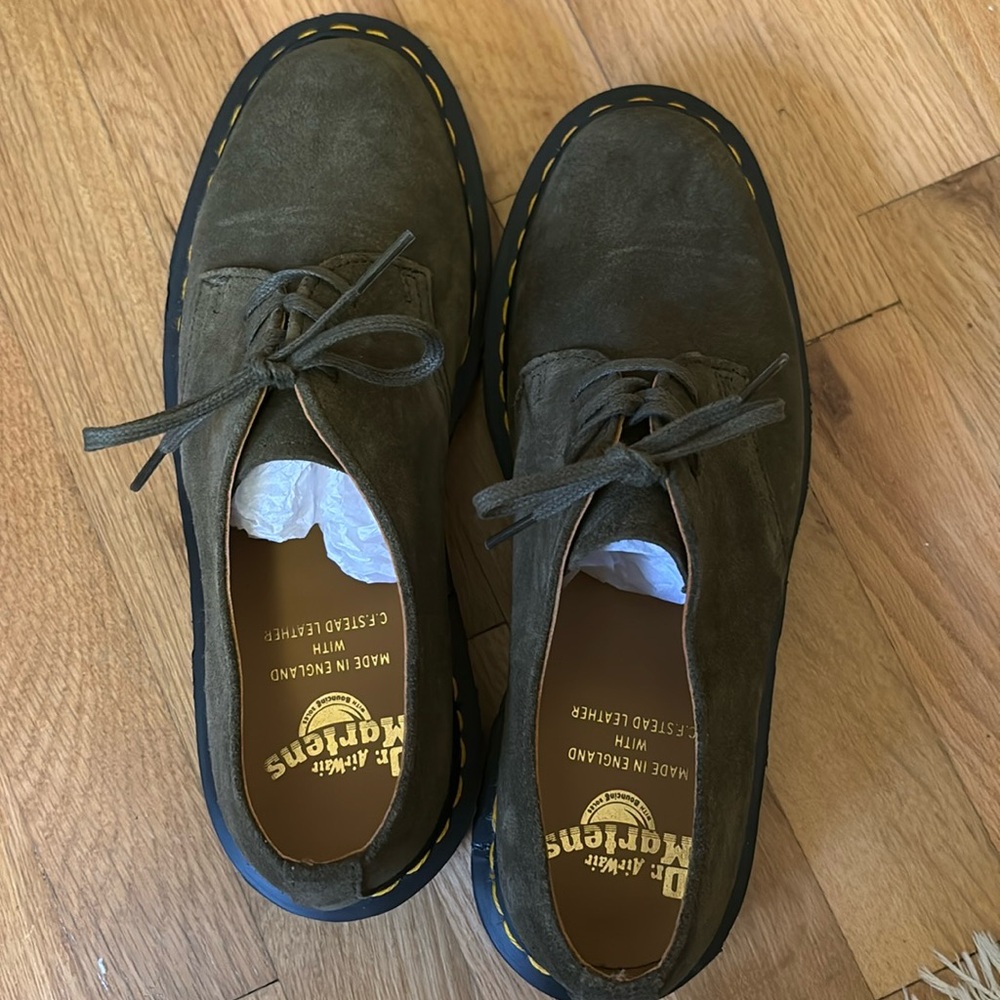 NIB olive green Dr Martens women’s size 8 never worn
